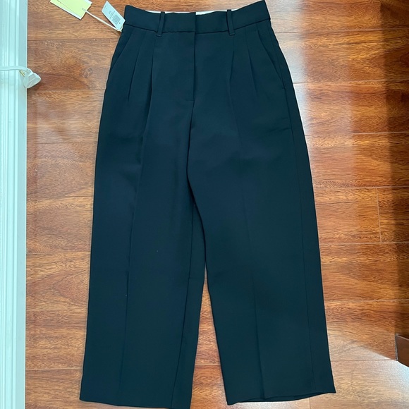 Aritzia Pants - Aritzia Wilfred Effortless Crop Pants BLACK